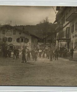 AK Postcard Ski, Schidorf Oberammergau? Einmarsch Skiing