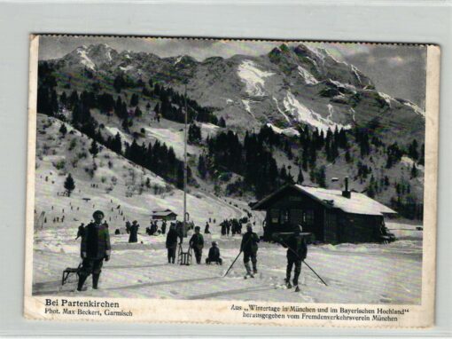 AK Postcard Rodeln, bei Partenkirchen Wintertage Skilaufen Verkehrsverein München